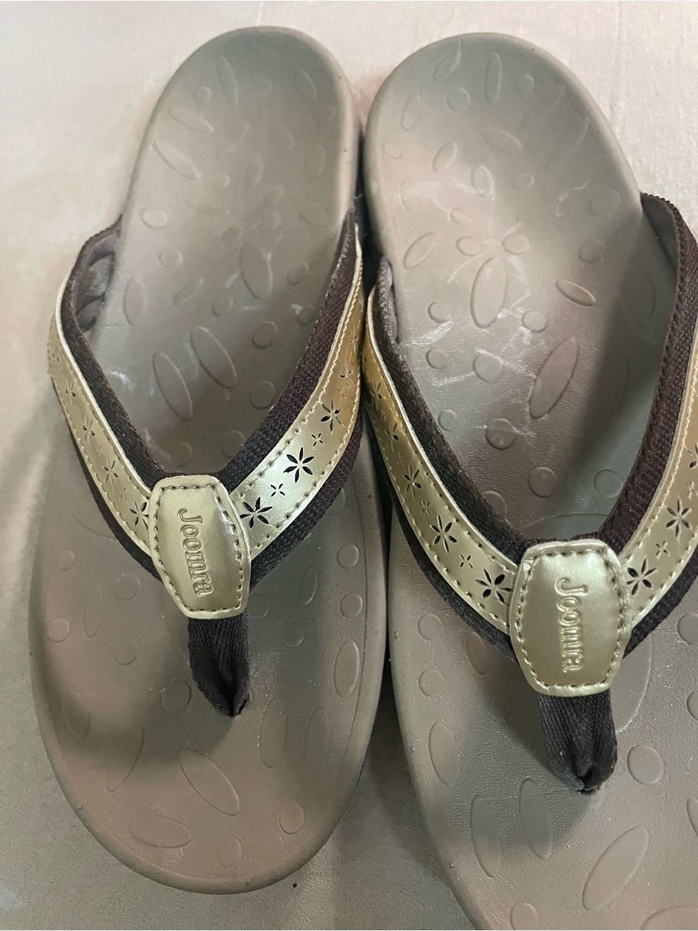 Joomra Women's Flip Flops Arch Support Orthotic Toe Post Sandals Gold Sz 41/9